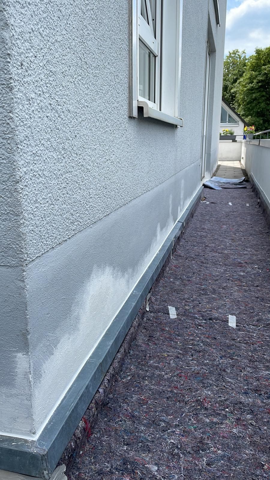 Aufbereitete Außenwand am Balkon