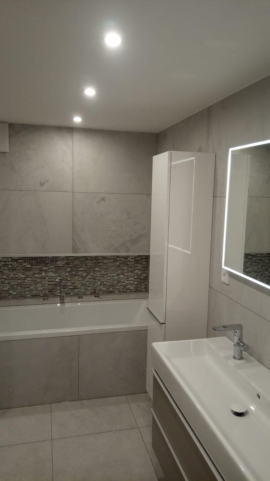 Modernes Badezimmer